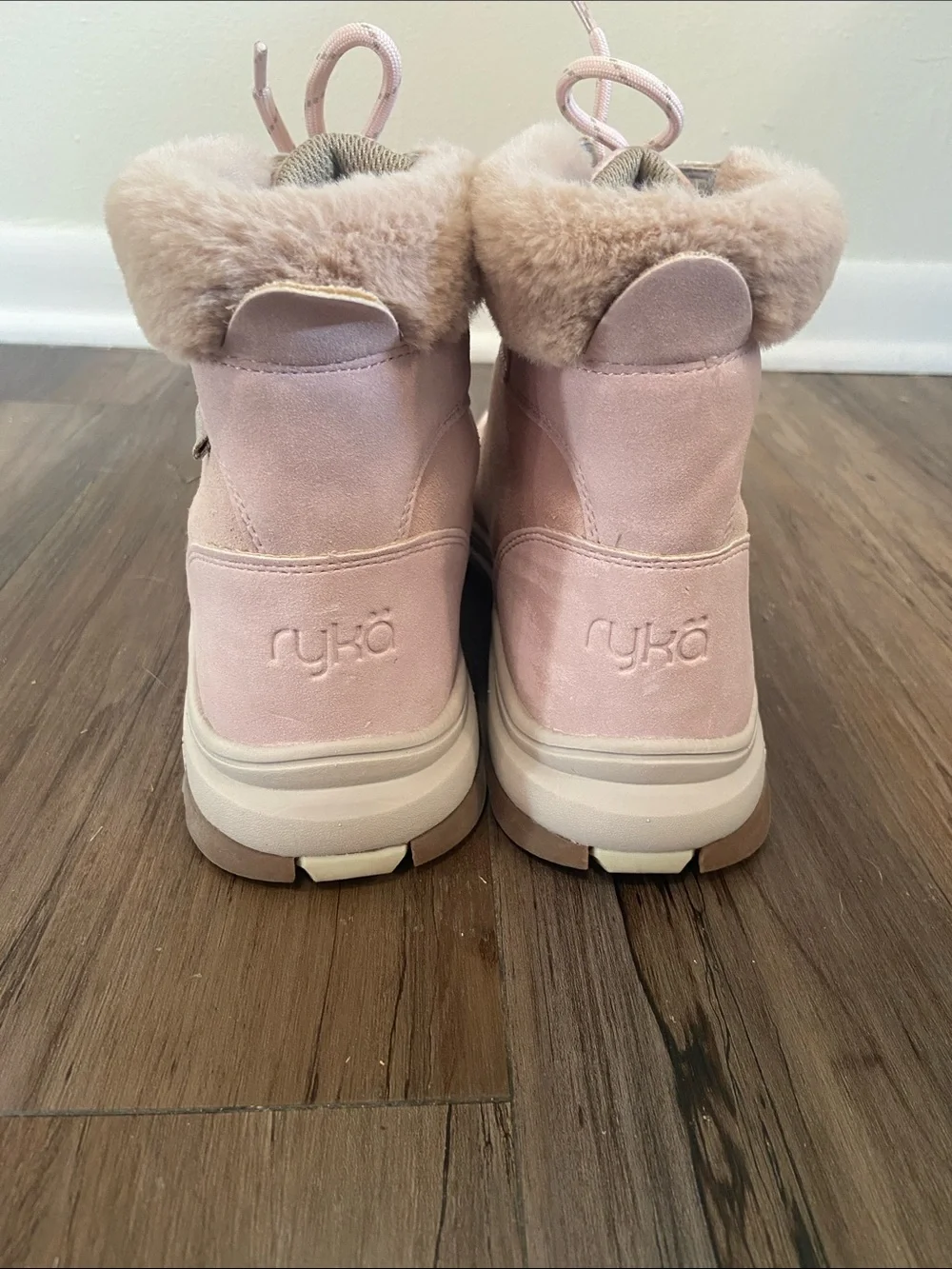 Ryka LIKE NEW size 9 light pink fur accent lace up water resistant winter boots